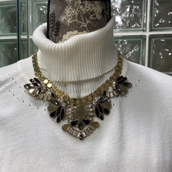 Necklaces - Picture 14 of 15